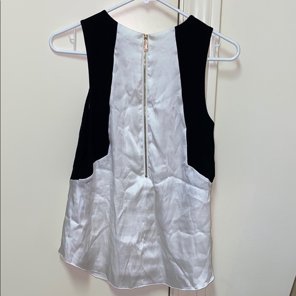 Vince Camuto zip back silk tank NWOT - Picture 7 of 7